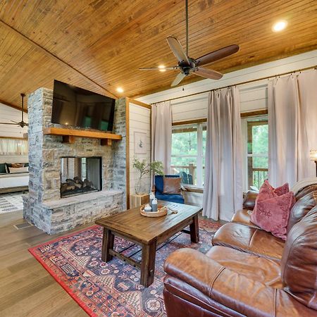 Tree-Lined Broken Bow Studio With Private Hot Tub! Екстериор снимка