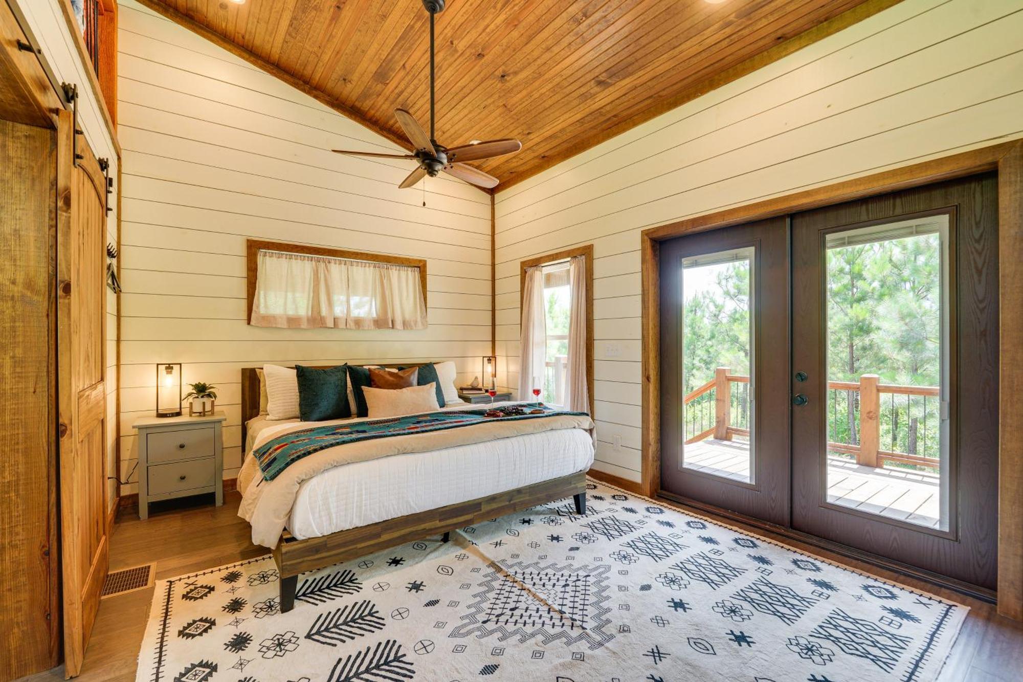 Tree-Lined Broken Bow Studio With Private Hot Tub! Екстериор снимка