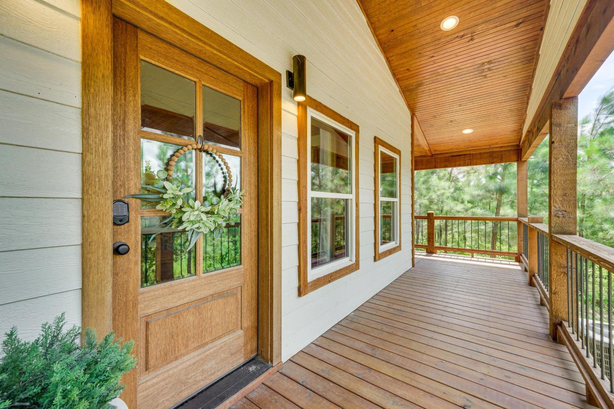 Tree-Lined Broken Bow Studio With Private Hot Tub! Екстериор снимка