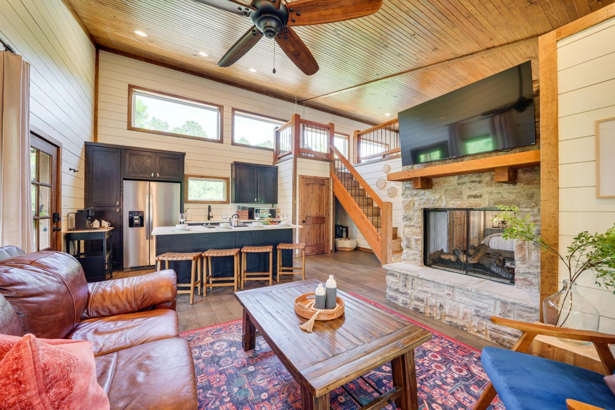 Tree-Lined Broken Bow Studio With Private Hot Tub! Екстериор снимка